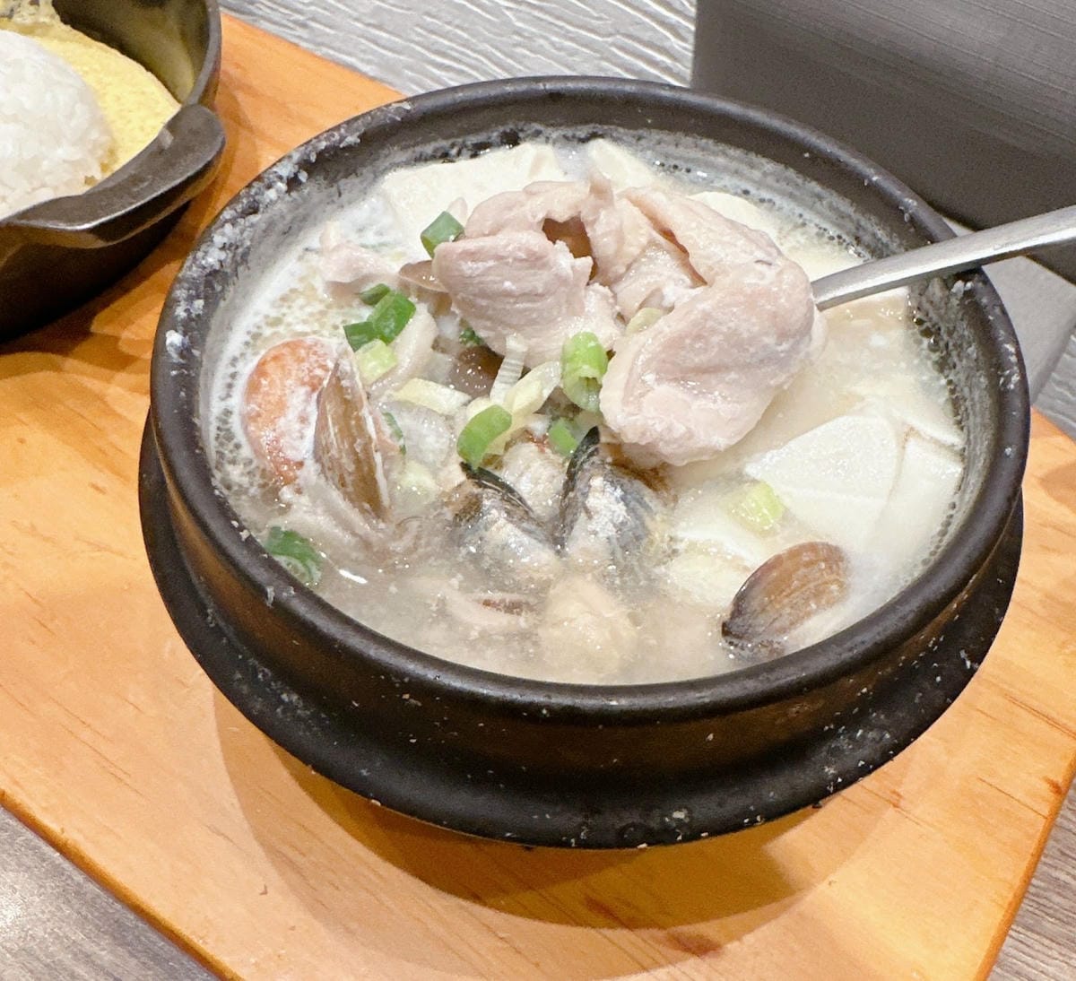 北村煲選季,新煲報到啦~現在就到北村豆腐家用餐去吧! 北村煲選季,新煲報到啦~現在就到北村豆腐家用餐去吧!