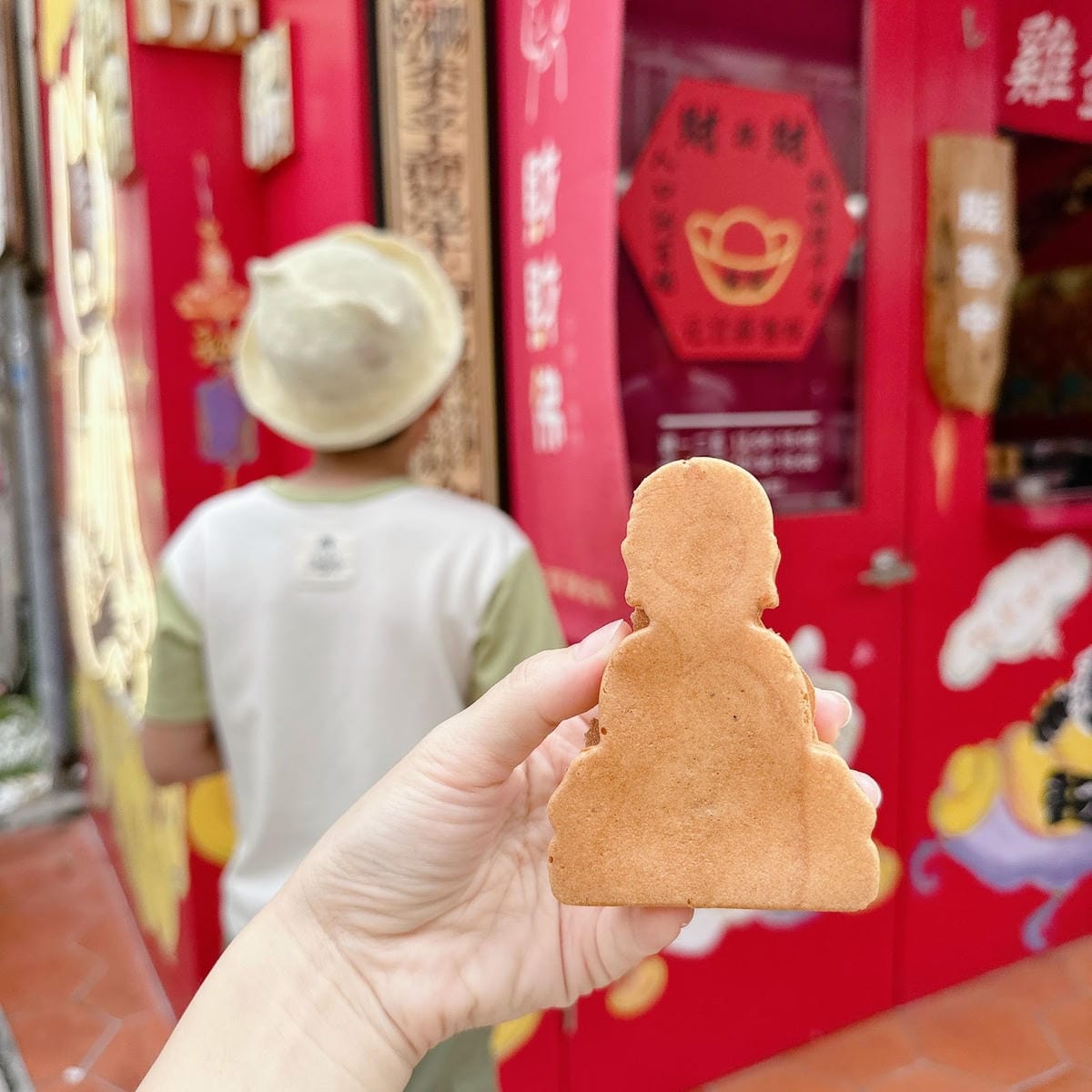 元寶雞蛋糕 x 財財佛 把金銀財寶通通放進肚子裡,越吃越好 元寶雞蛋糕 x 財財佛 把金銀財寶通通放進肚子裡,越吃越好