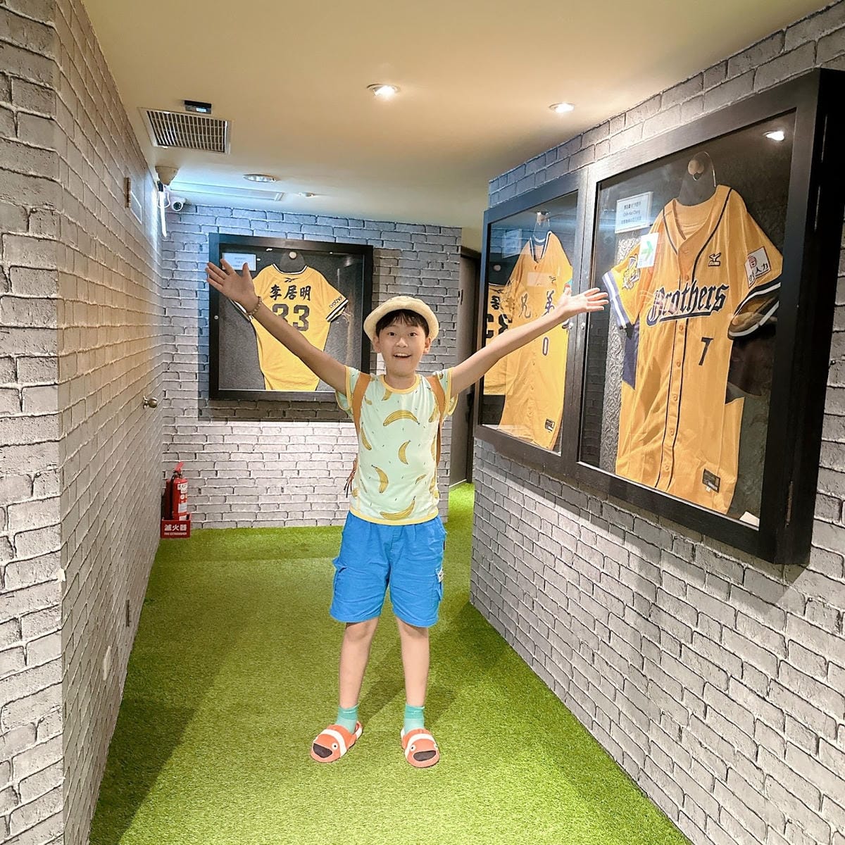 高雄捷運住宿推薦 樂逸文旅六合夜市棒球館⚾️ 吃下午茶、早餐 高雄捷運住宿推薦 樂逸文旅六合夜市棒球館⚾️ 吃下午茶、早餐
