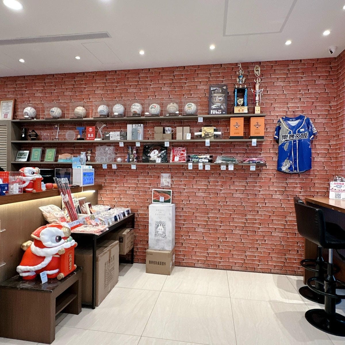 高雄捷運住宿推薦 樂逸文旅六合夜市棒球館⚾️ 吃下午茶、早餐 高雄捷運住宿推薦 樂逸文旅六合夜市棒球館⚾️ 吃下午茶、早餐