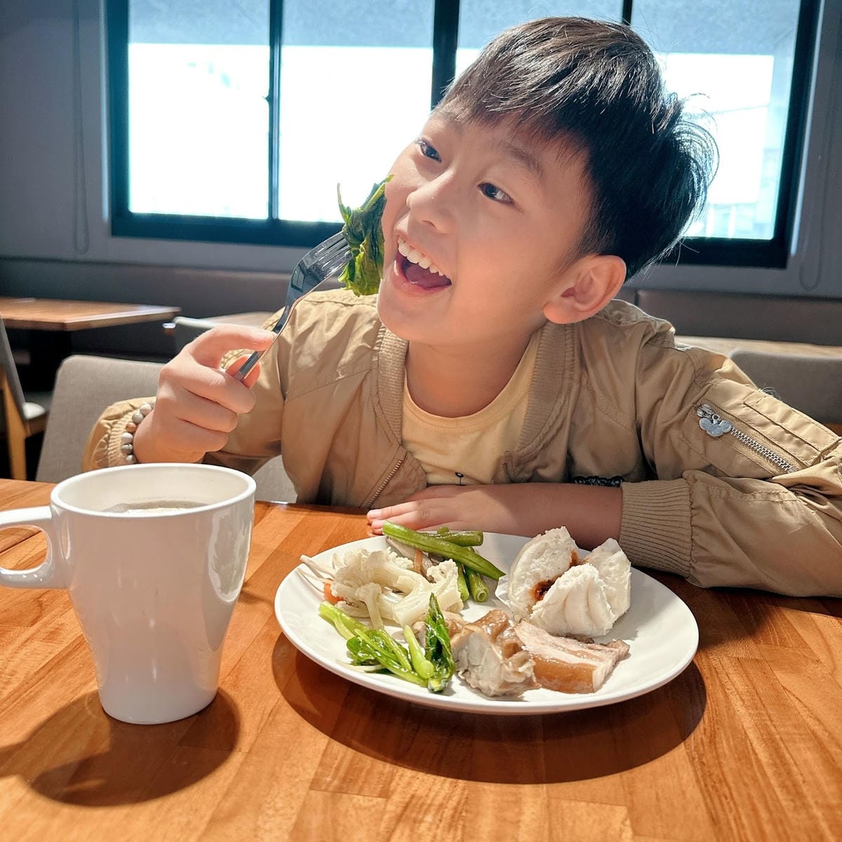 高雄捷運飯店推薦 宮賞藝術大飯店 超炫卡比巴拉主題房，怎麼左