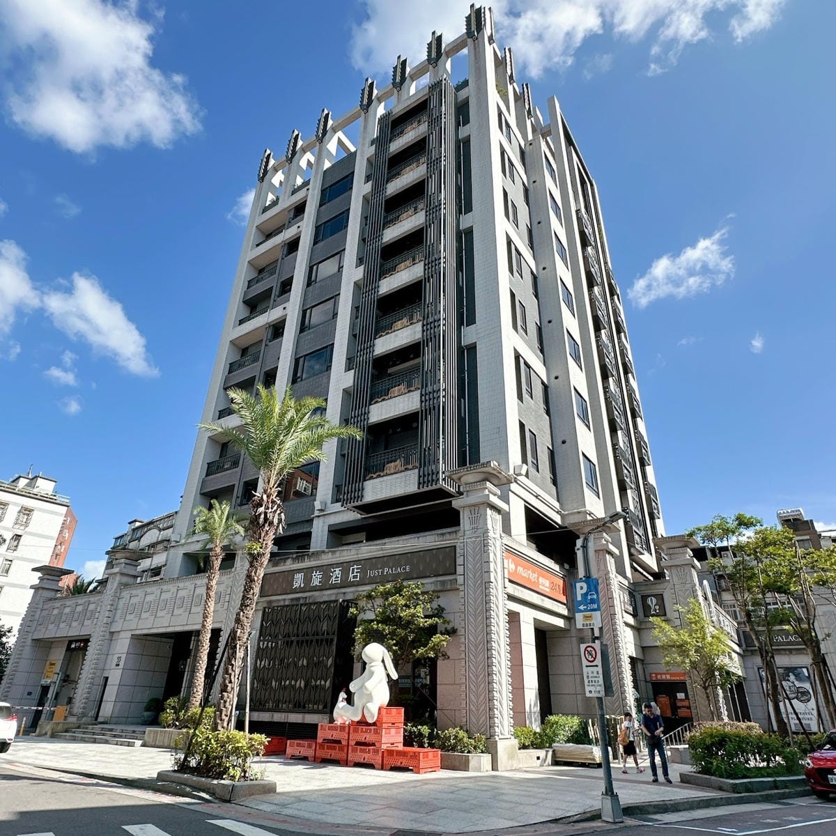 想露營又不想晒太陽，就入住內湖凱旋酒店開啟城市露營之旅吧！