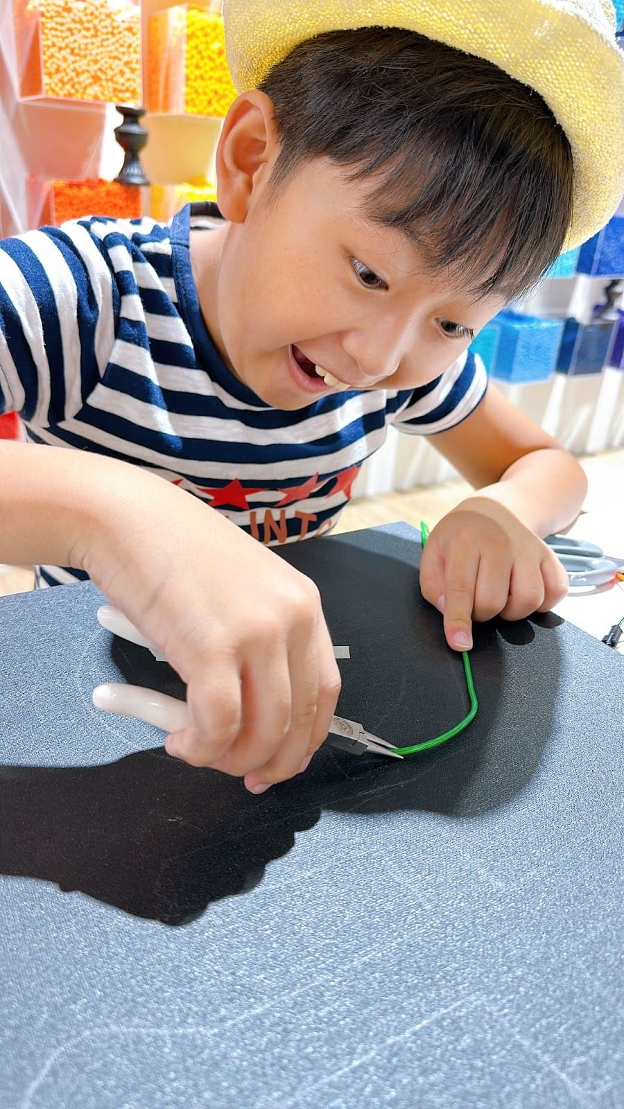 𝗗𝗜𝗪𝗛𝗬 𝗦𝗧𝗢𝗥𝗘 低艾歪手作體驗館 台中旗艦店霓虹燈管 𝗗𝗜𝗪𝗛𝗬 𝗦𝗧𝗢𝗥𝗘 低艾歪手作體驗館 台中旗艦店霓虹燈管
