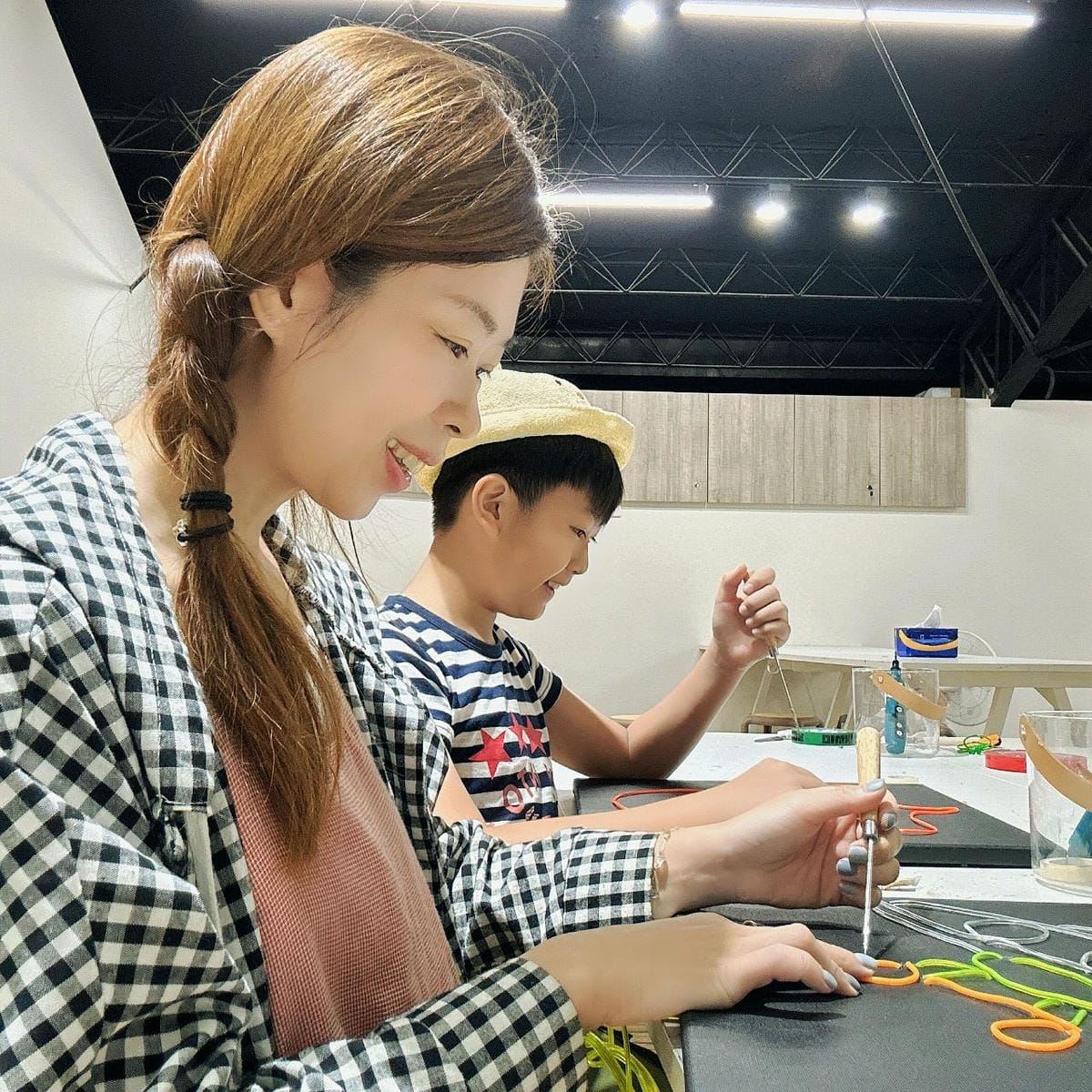 𝗗𝗜𝗪𝗛𝗬 𝗦𝗧𝗢𝗥𝗘 低艾歪手作體驗館 台中旗艦店霓虹燈管 𝗗𝗜𝗪𝗛𝗬 𝗦𝗧𝗢𝗥𝗘 低艾歪手作體驗館 台中旗艦店霓虹燈管