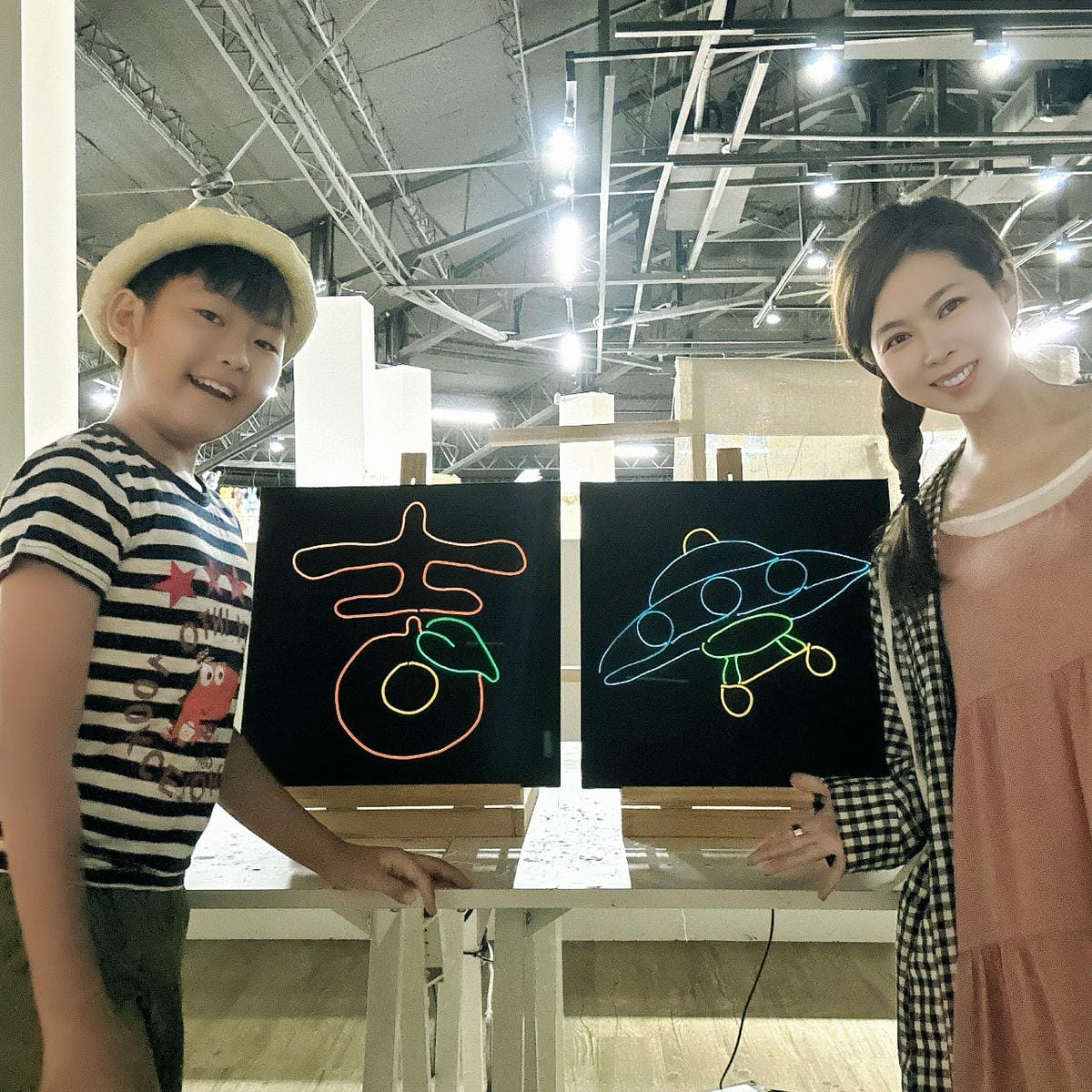 𝗗𝗜𝗪𝗛𝗬 𝗦𝗧𝗢𝗥𝗘 低艾歪手作體驗館 台中旗艦店霓虹燈管 𝗗𝗜𝗪𝗛𝗬 𝗦𝗧𝗢𝗥𝗘 低艾歪手作體驗館 台中旗艦店霓虹燈管