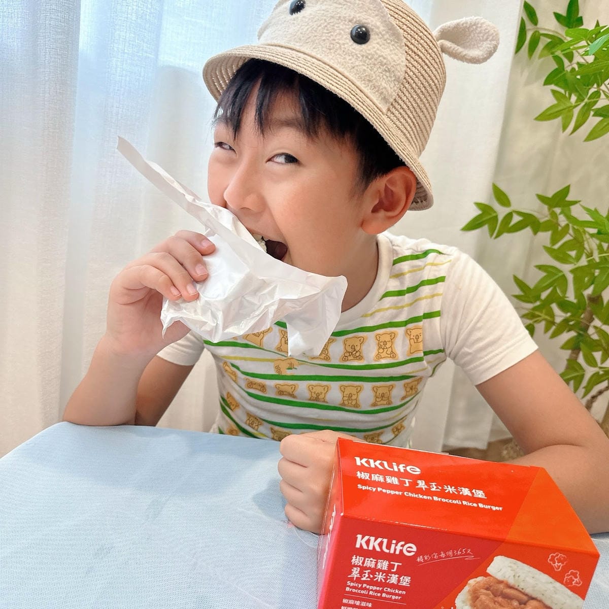 KKLife翠玉米漢堡重新上市啦!搶救外食族的胃,熱了就開吃 KKLife翠玉米漢堡重新上市啦!搶救外食族的胃,熱了就開吃