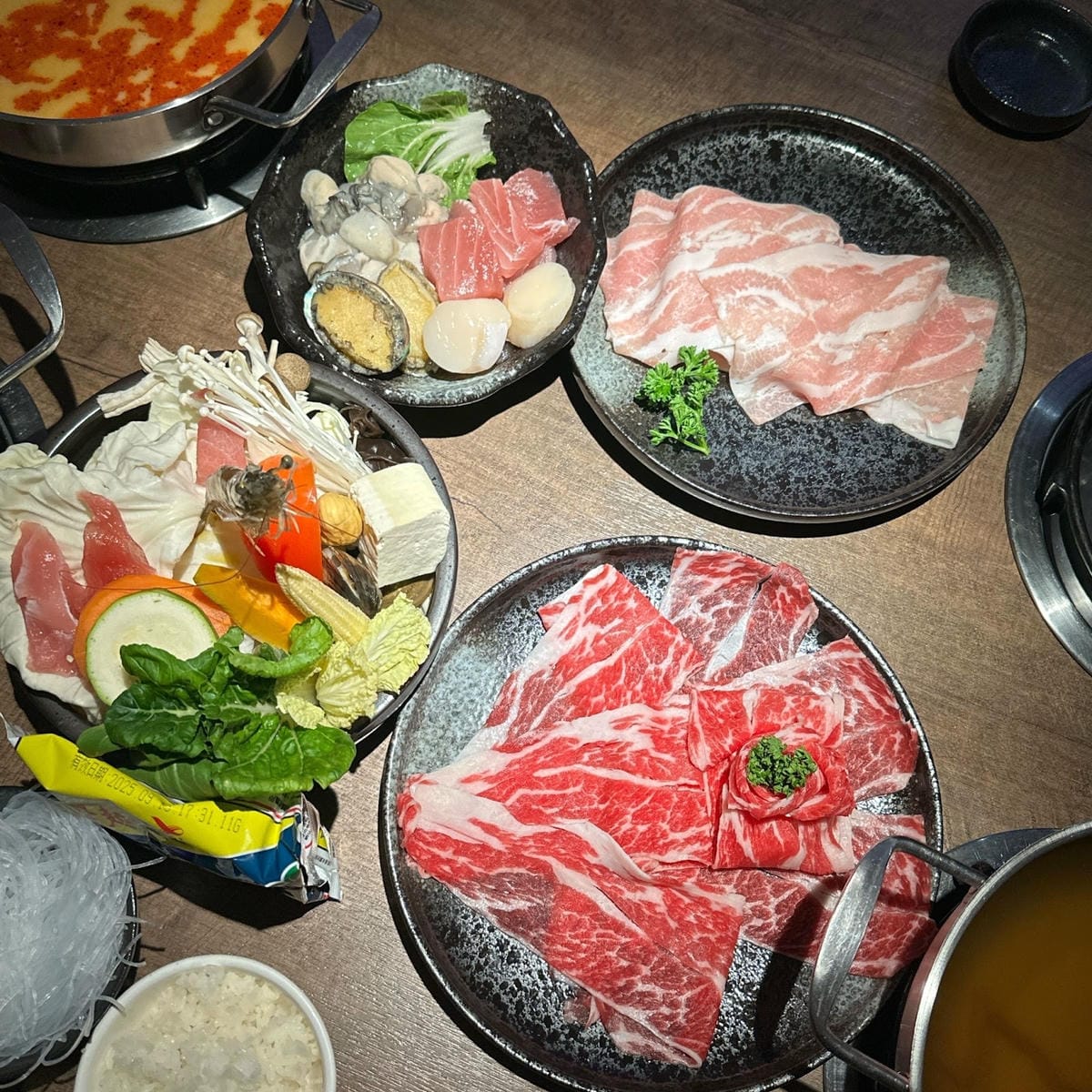 最適合全家人手拉手一起開吃的饌鍋物，選用當季蔬果和原型食材熬