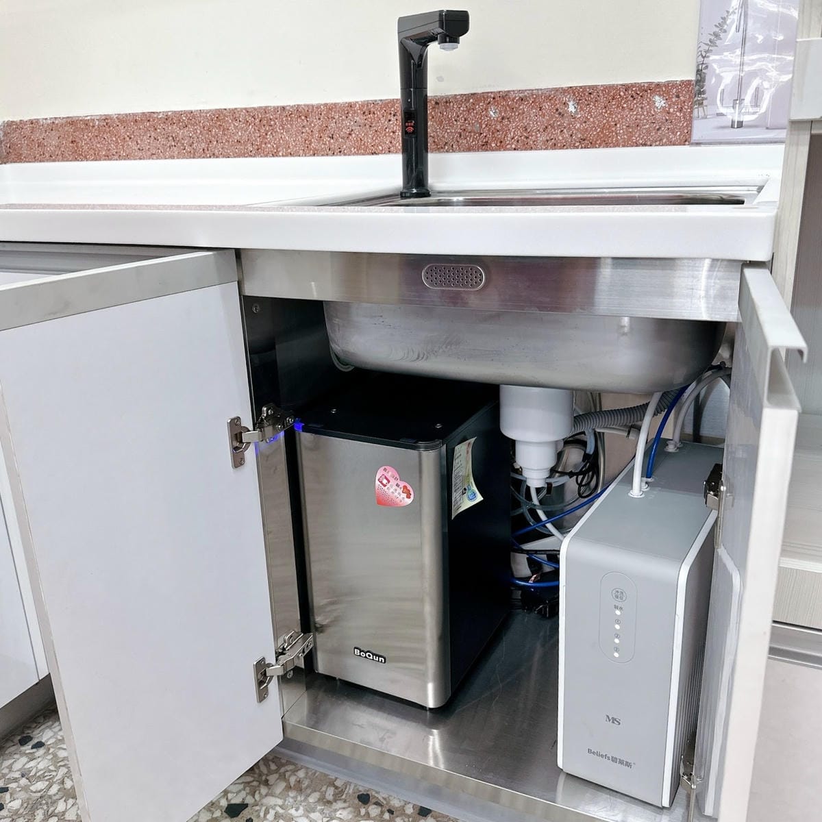 選購瓦斯器具設備、電熱水器、排油煙機不再東奔西跑，暉盈瓦斯器