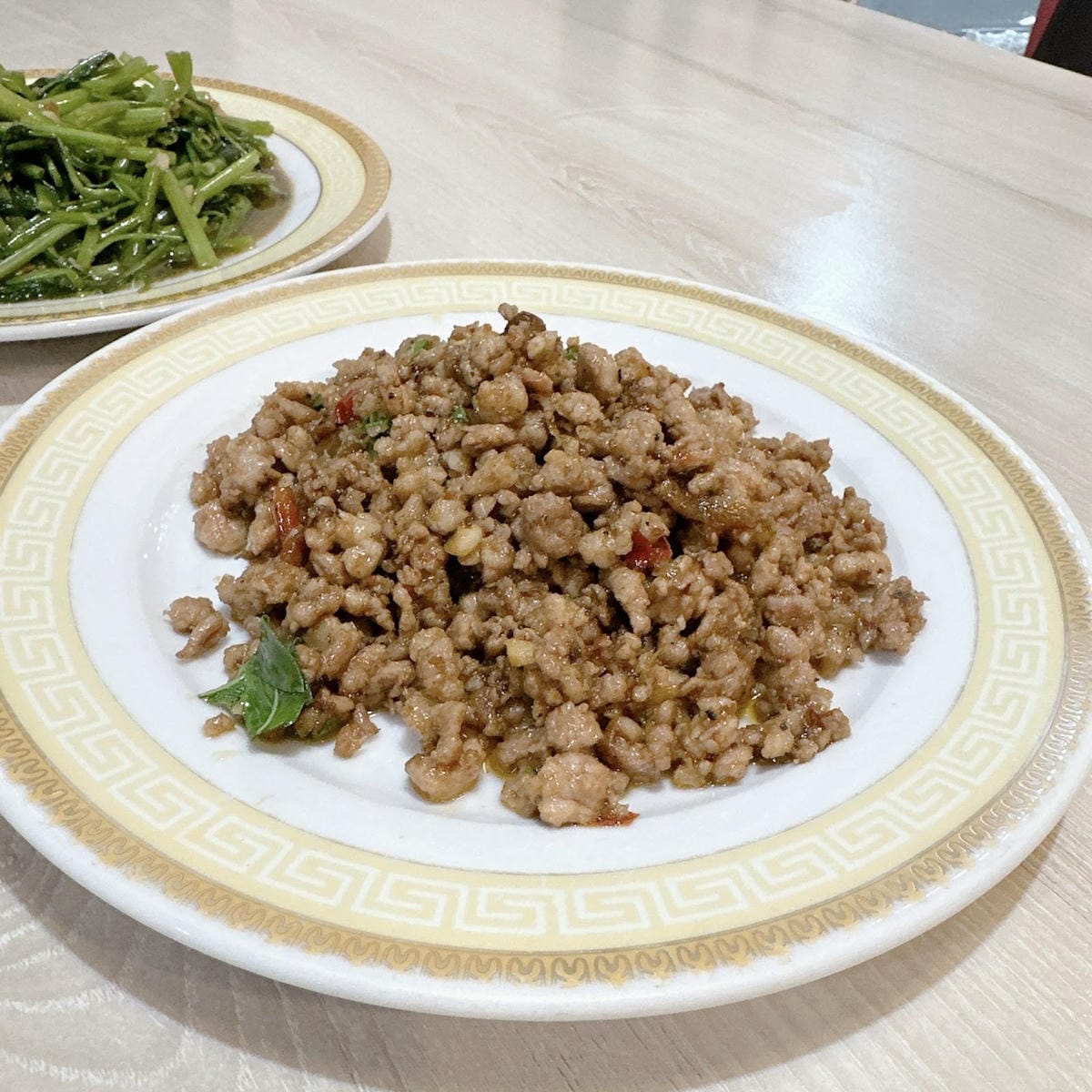 把泰式料理的經典菜色一次吃透透～就來高CP值的鴻泰興泰式料理