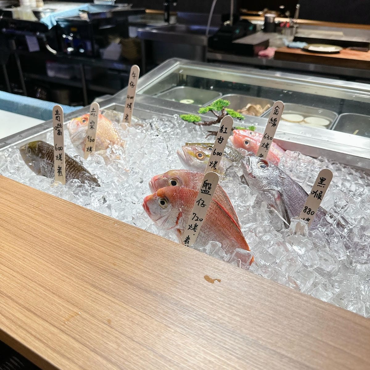 維新酒肴深夜食堂 享受日式傳統料理~原始燒、稻草燒 不用衝日 維新酒肴深夜食堂 享受日式傳統料理~原始燒、稻草燒 不用衝日