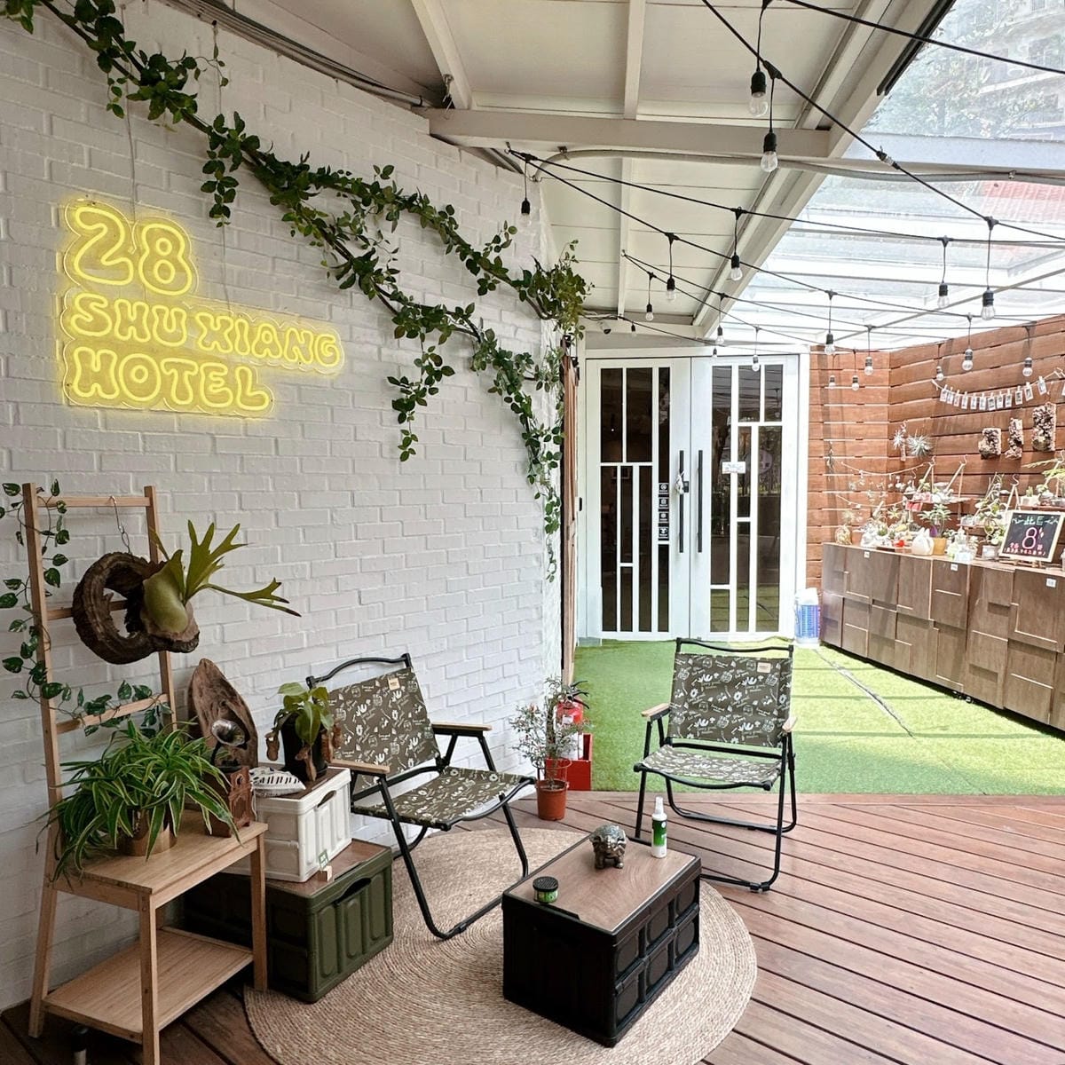 台中住宿推薦～二八樹巷藝術文旅 mini bar 24小時無