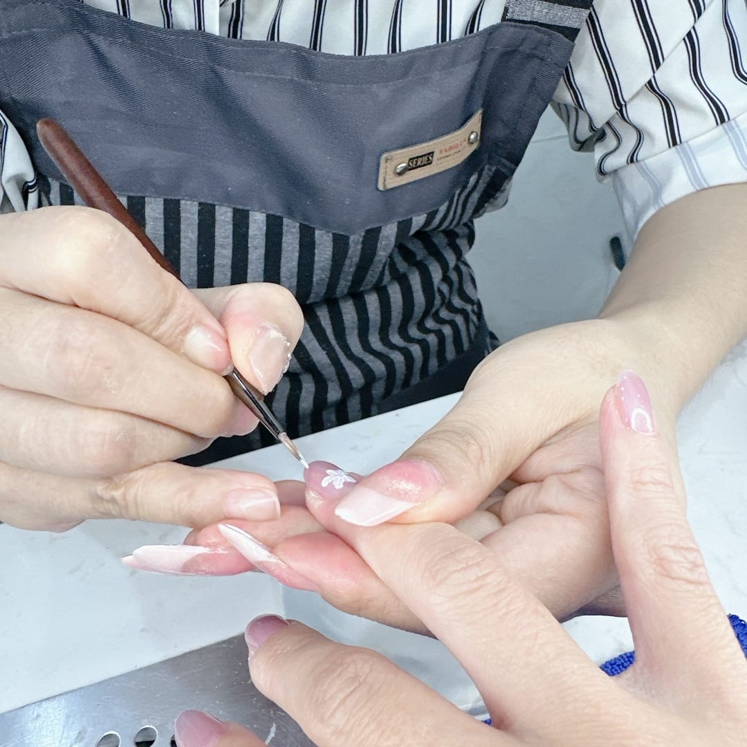 萱萱美甲美睫紋繡 把美甲、美睫一次搞定，今天直接美美出門去！