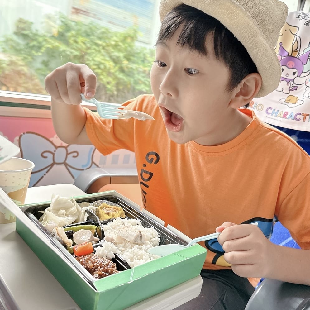 坐著環島之星萌旅號~三麗鷗列車出遊去!把台灣美景一覽無遺,悠 坐著環島之星萌旅號~三麗鷗列車出遊去!把台灣美景一覽無遺,悠