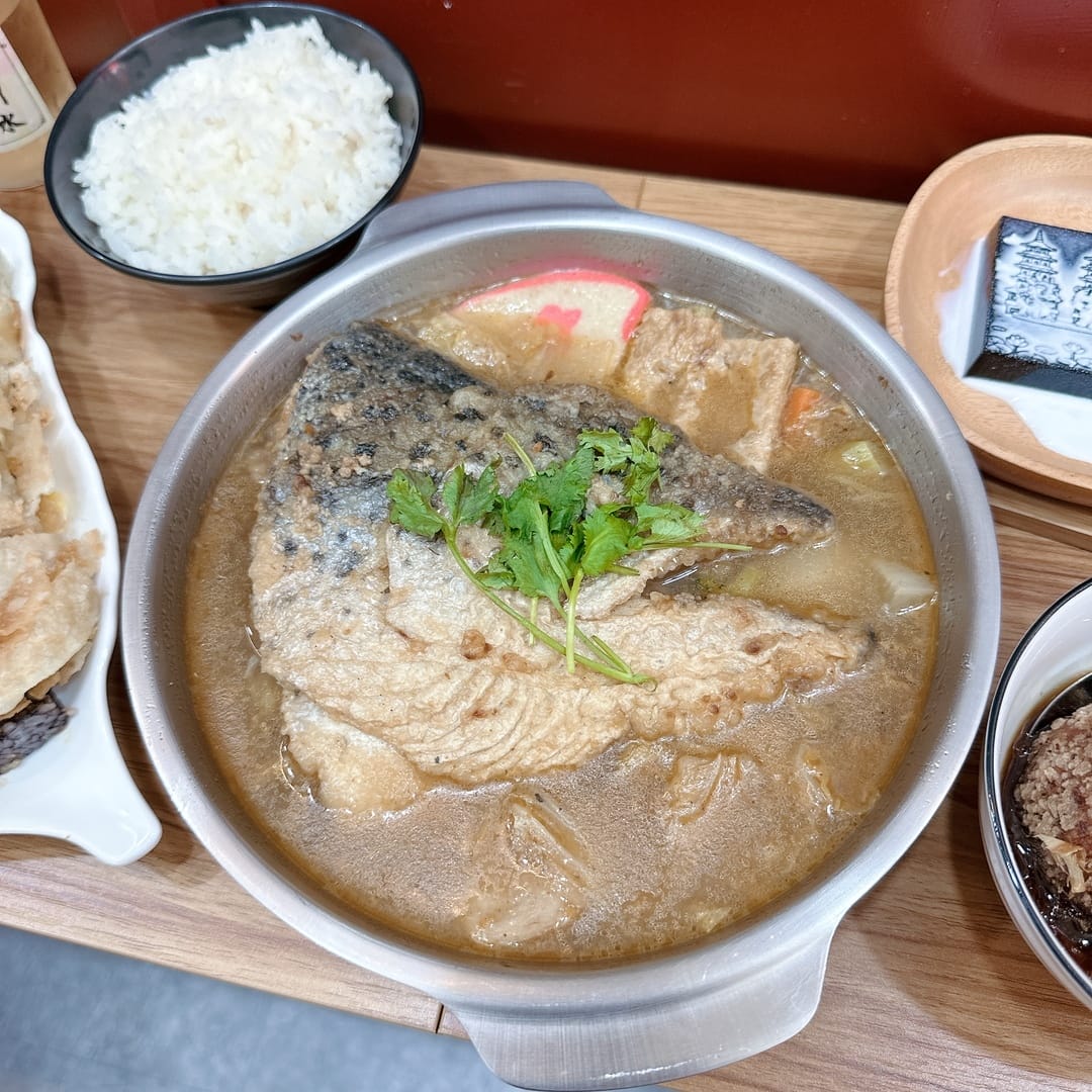 高雄左營餐廳推薦 超潮的古風地獄風 孟婆客棧 砂鍋魚頭 ，c