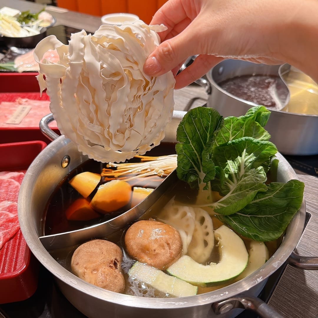 全台首間千喜壽喜燒 在台南新光西門店熱鬧開幕~平日中午吃到飽 全台首間千喜壽喜燒 在台南新光西門店熱鬧開幕~平日中午吃到飽