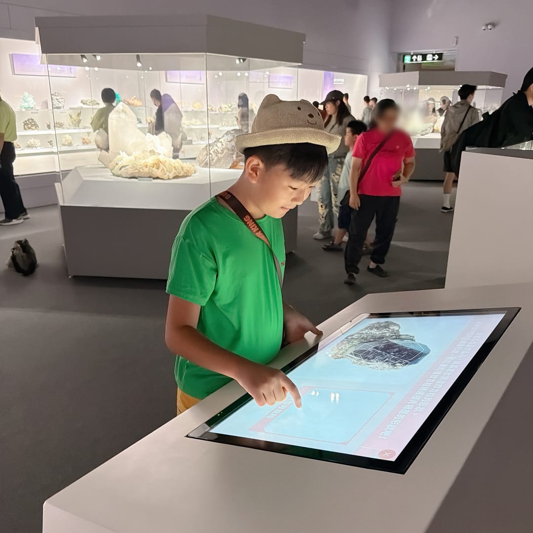 國立自然科學博物館 大地瑰寶展 驚見阿姆斯壯登月的月岩啦! 國立自然科學博物館 大地瑰寶展 驚見阿姆斯壯登月的月岩啦!