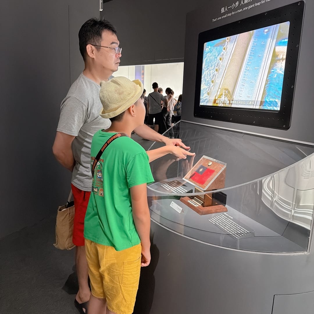 國立自然科學博物館 大地瑰寶展 驚見阿姆斯壯登月的月岩啦！