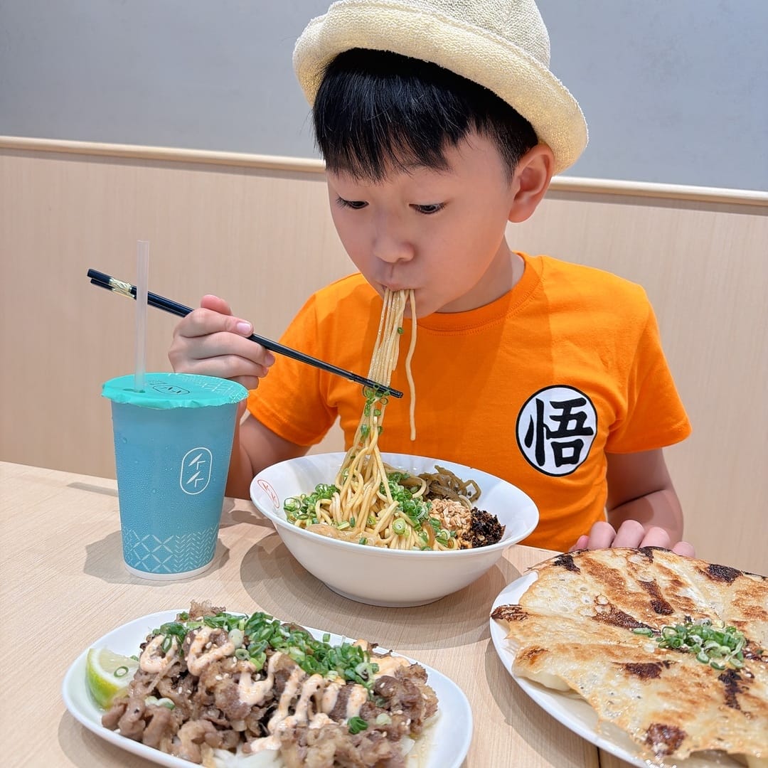 吃麵也能充滿文青感～快來墨竹亭台中西屯店一嚐四川道地的燃麵吧