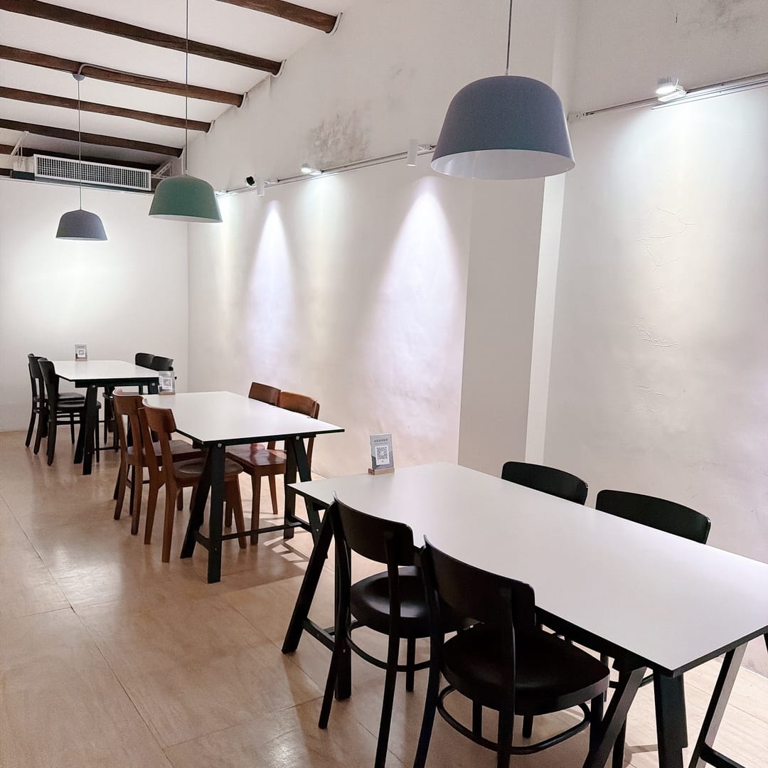藏室HiddenBurger 白色的老宅建築一改漢堡店的美式 藏室HiddenBurger 白色的老宅建築一改漢堡店的美式