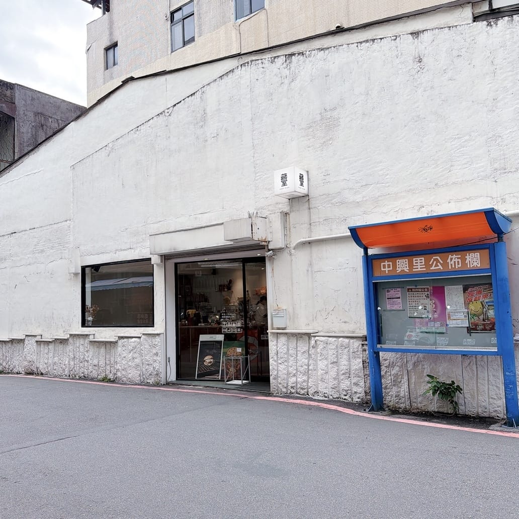 藏室HiddenBurger 白色的老宅建築一改漢堡店的美式 藏室HiddenBurger 白色的老宅建築一改漢堡店的美式