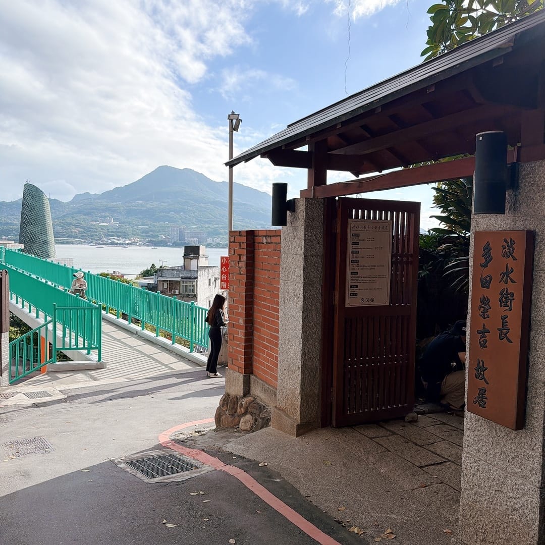 RAYCA COFFEE 咖啡 復古的老宅建築，伴著森林的綠