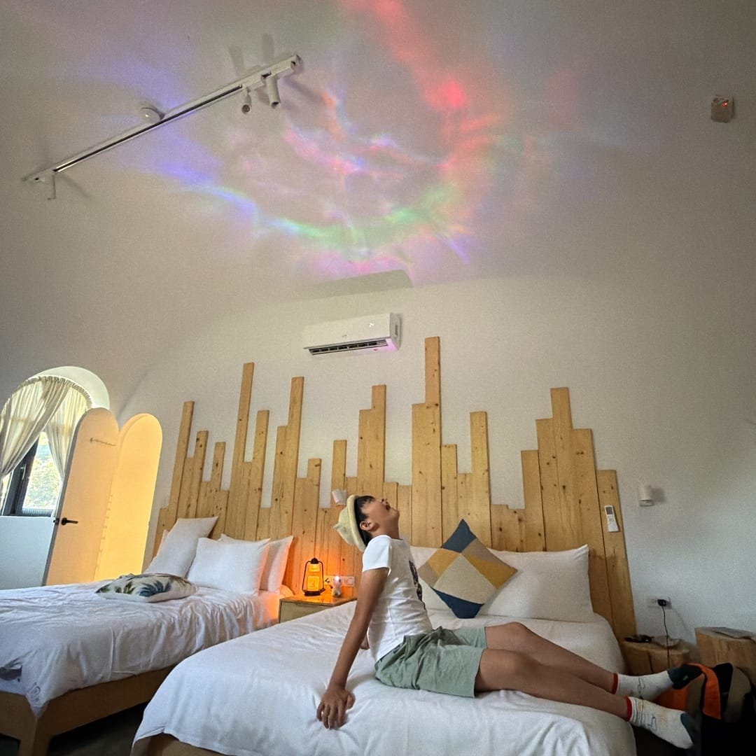 墾丁圓石灘 一打開房間 就能享受室內星空,實在太沉浸啦! 墾丁圓石灘 一打開房間 就能享受室內星空,實在太沉浸啦!