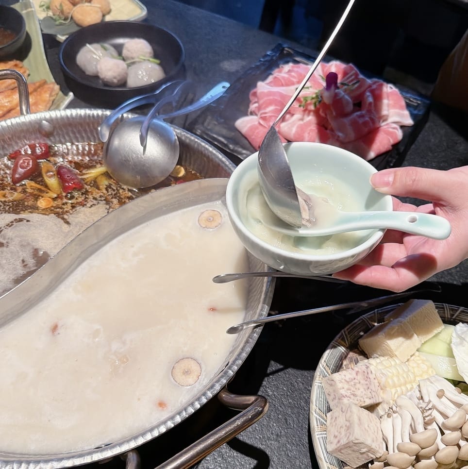 信義 ATT 4 FUN 火鍋推薦 撈王鍋物料理 現熬鍋底、 信義 ATT 4 FUN 火鍋推薦 撈王鍋物料理 現熬鍋底、
