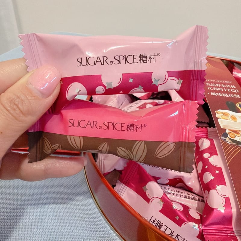 春節禮盒推薦 今年年節送禮就提著糖村 SUGAR & SPICE絹絨花賞、光韻鐵盒奔向最重要的人! - 第5張圖 春節禮盒推薦 今年年節送禮就提著糖村 SUGAR & SPICE絹絨花賞、光韻鐵盒奔向最重要的人!