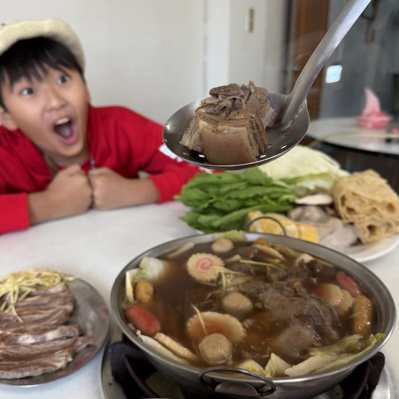 冬天就是要吃羊肉爐啦!呂記正宗岡山羊肉爐店腳筋特大,插入吸管大口吸,一整個覇氣開吃啦! - 第4張圖 冬天就是要吃羊肉爐啦!呂記正宗岡山羊肉爐店腳筋特大,插入吸管大口吸,一整個覇氣開吃啦!