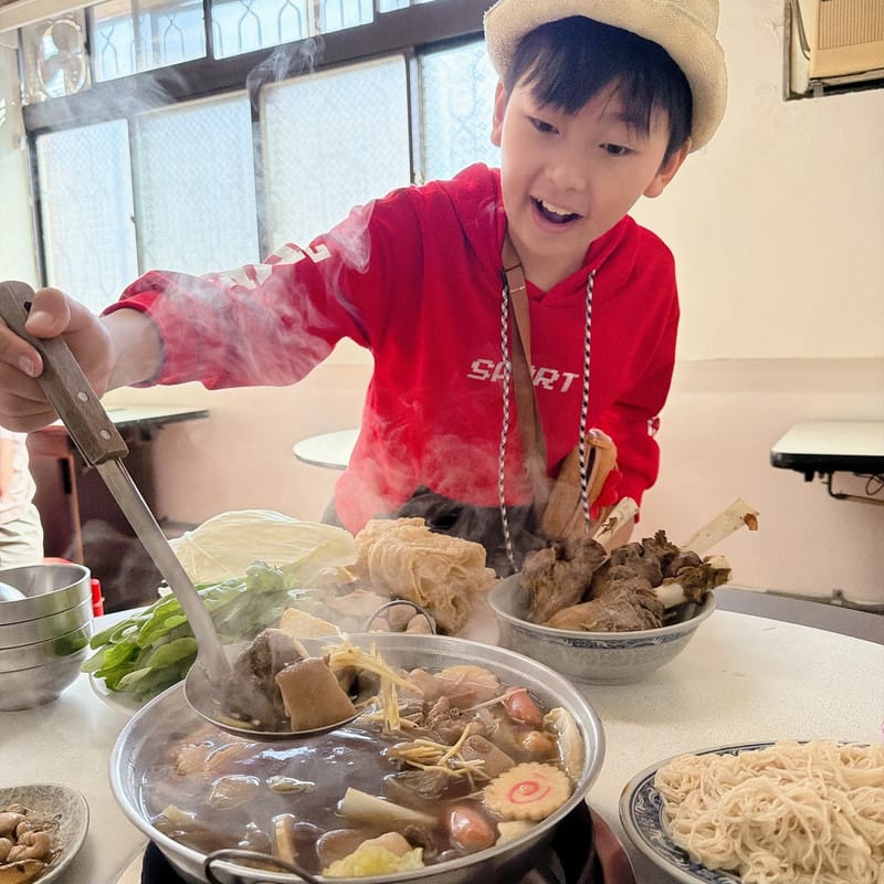 冬天就是要吃羊肉爐啦!呂記正宗岡山羊肉爐店腳筋特大,插入吸管大口吸,一整個覇氣開吃啦! - 第16張圖 冬天就是要吃羊肉爐啦!呂記正宗岡山羊肉爐店腳筋特大,插入吸管大口吸,一整個覇氣開吃啦!