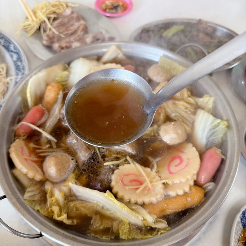 冬天就是要吃羊肉爐啦!呂記正宗岡山羊肉爐店腳筋特大,插入吸管大口吸,一整個覇氣開吃啦! - 第7張圖 冬天就是要吃羊肉爐啦!呂記正宗岡山羊肉爐店腳筋特大,插入吸管大口吸,一整個覇氣開吃啦!