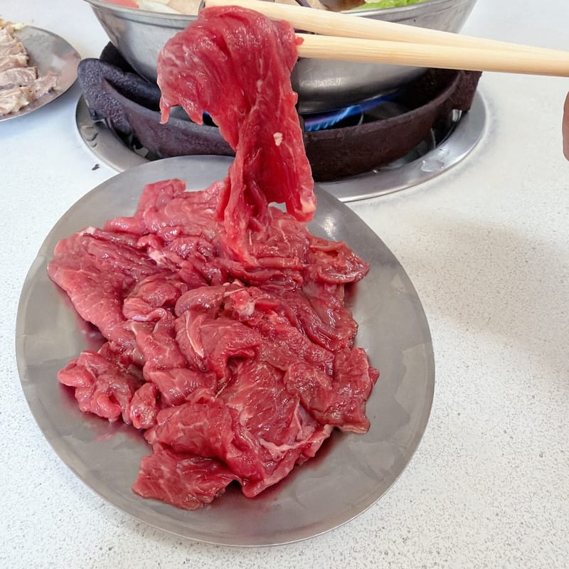 冬天就是要吃羊肉爐啦!呂記正宗岡山羊肉爐店腳筋特大,插入吸管大口吸,一整個覇氣開吃啦! - 第8張圖 冬天就是要吃羊肉爐啦!呂記正宗岡山羊肉爐店腳筋特大,插入吸管大口吸,一整個覇氣開吃啦!