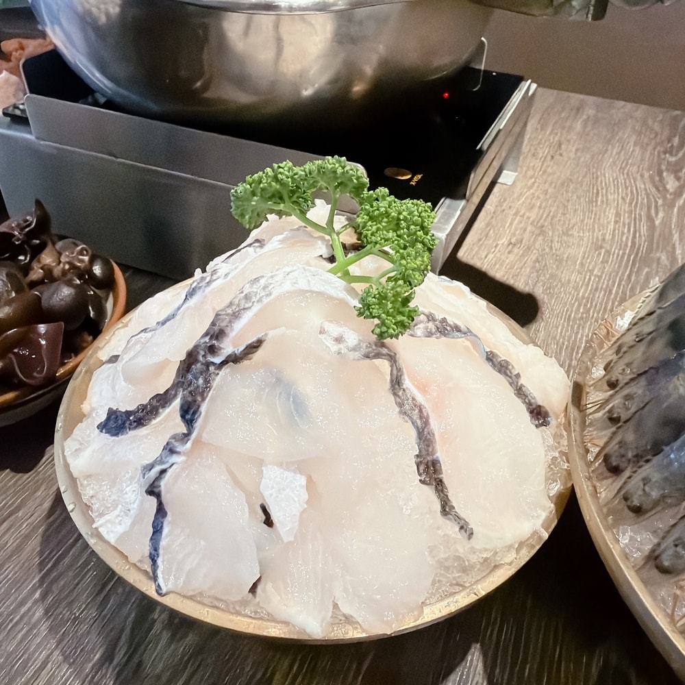 特色火鍋懶人包～古風、現代風格麻辣火鍋大Pk！青埔-怎麻辣鴛鴦麻辣火鍋 & 瓦法奇朵麻辣火鍋生日還有蝦和干貝大放送，怎麼吃都好快樂～
