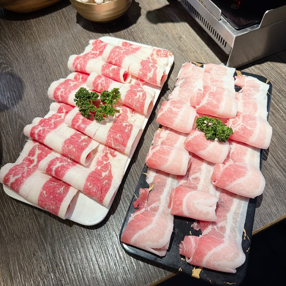 特色火鍋懶人包～古風、現代風格麻辣火鍋大Pk！青埔-怎麻辣鴛鴦麻辣火鍋 & 瓦法奇朵麻辣火鍋生日還有蝦和干貝大放送，怎麼吃都好快樂～