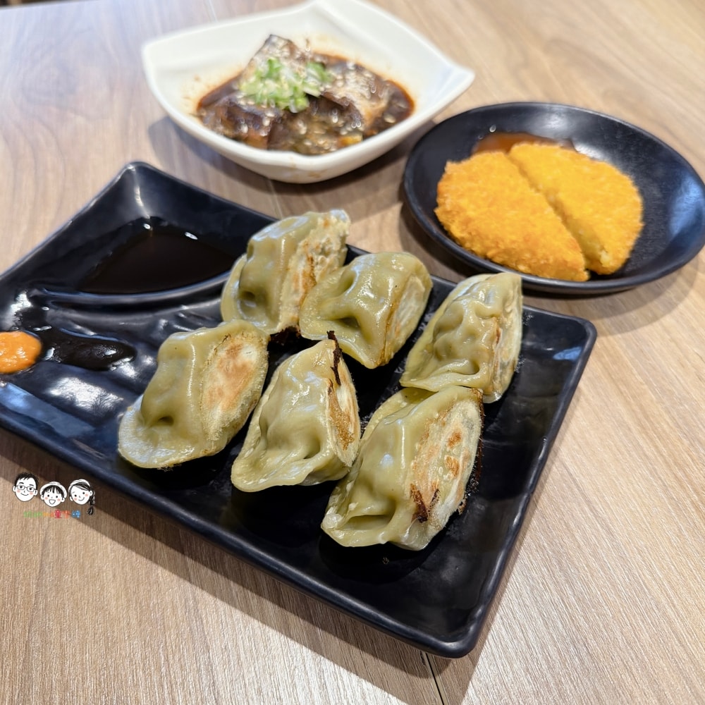 彩色的夢幻手工拉麵，快來信川屋拉麵吃～