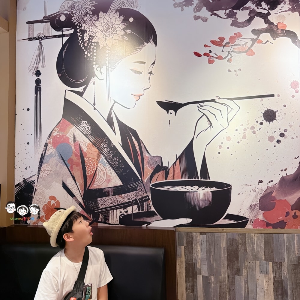 金春喜韓廚台南仁德家樂福店 所有的套餐都附有小菜、飯，還有霜淇淋吃到飽～ 大口吃，超韓啦