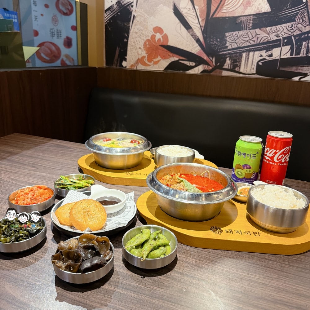 金春喜韓廚台南仁德家樂福店 所有的套餐都附有小菜、飯，還有霜淇淋吃到飽～ 大口吃，超韓啦