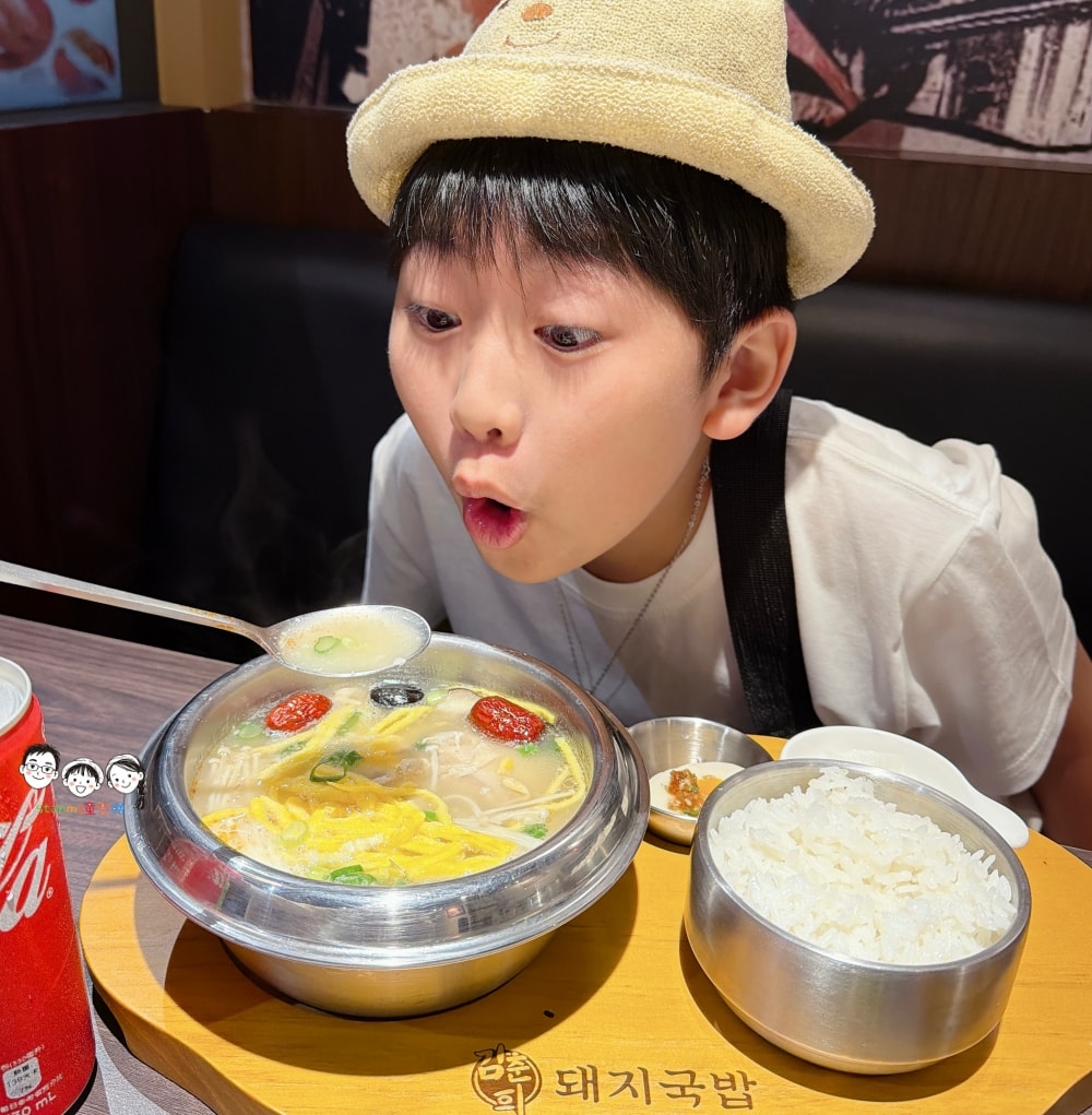 金春喜韓廚台南仁德家樂福店 所有的套餐都附有小菜、飯，還有霜淇淋吃到飽～ 大口吃，超韓啦