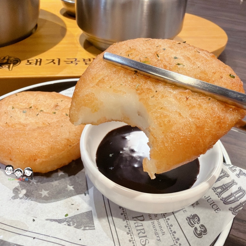 金春喜韓廚台南仁德家樂福店 所有的套餐都附有小菜、飯，還有霜淇淋吃到飽～ 大口吃，超韓啦