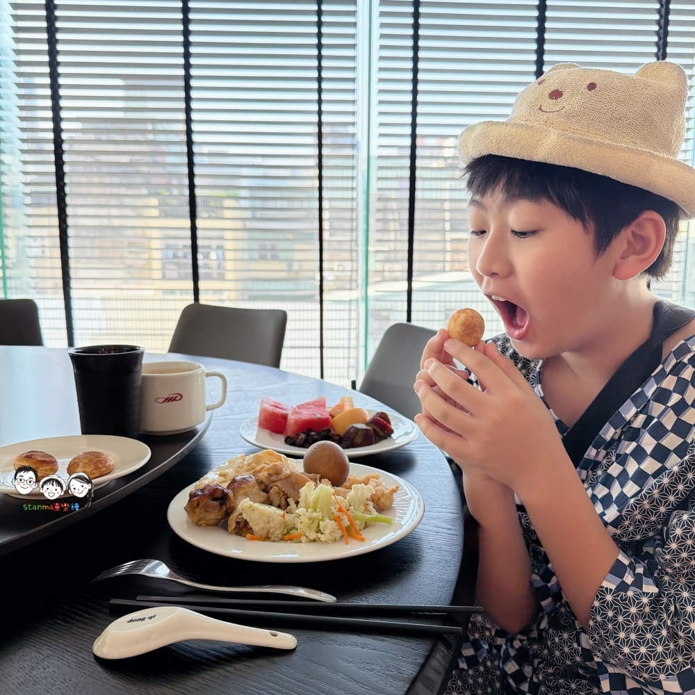 台中市區飯店推薦 通豪大飯店 住宿就享免費停車,入住豪華房型還能免費DIY沐浴鹽帶回房間泡澡去,還有漢服各種設施免費玩! - 第29張圖 台中市區飯店推薦 通豪大飯店 住宿就享免費停車,入住豪華房型還能免費DIY沐浴鹽帶回房間泡澡去,還有漢服各種設施免費玩!