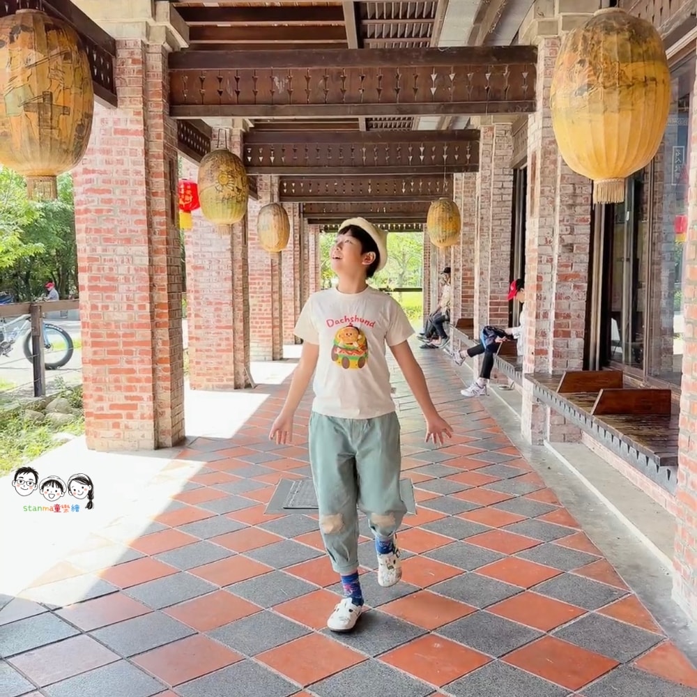 東勢免費景點推薦 大逛東勢客家文化園區 尋找最台的精油,沉浸在許良宇圖書館 東勢一日遊就這樣玩! - 第3張圖 東勢免費景點推薦 大逛東勢客家文化園區 尋找最台的精油,沉浸在許良宇圖書館 東勢一日遊就這樣玩!