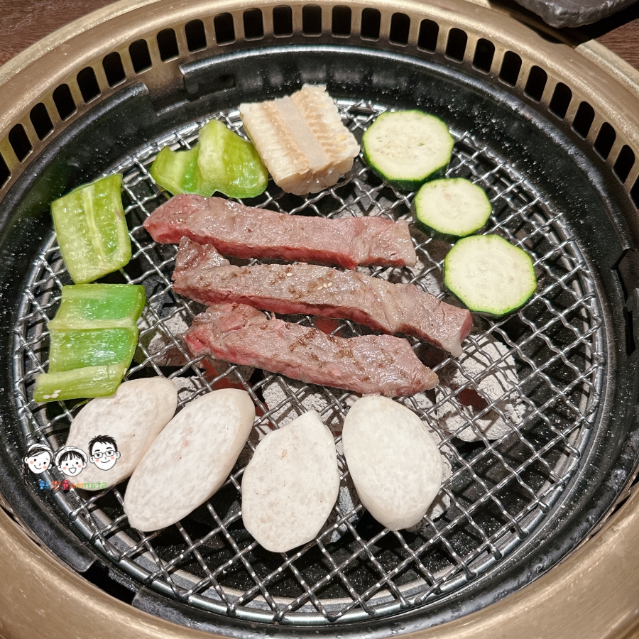 實現雙手自由～來胡同燒肉大口吃就對啦！現在還有寵粉好禮，限定餐點刮刮卡大方送（只到2026/6/30）