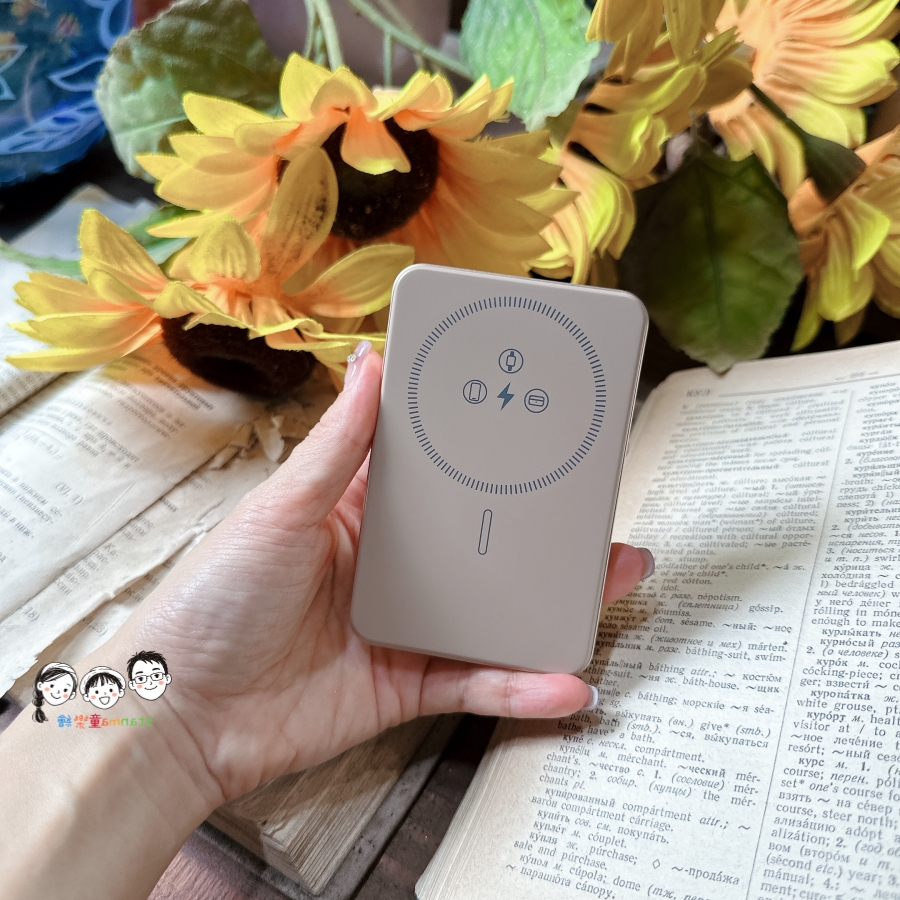 台灣製造,看得見才安心!POLYBATT-AI智能溫控行動電源10000mAh~出遊安心感拉滿、時尚媽咪的包包減重神物來啦! - 第4張圖 台灣製造,看得見才安心!POLYBATT-AI智能溫控行動電源10000mAh~出遊安心感拉滿、時尚媽咪的包包減重神物來啦!