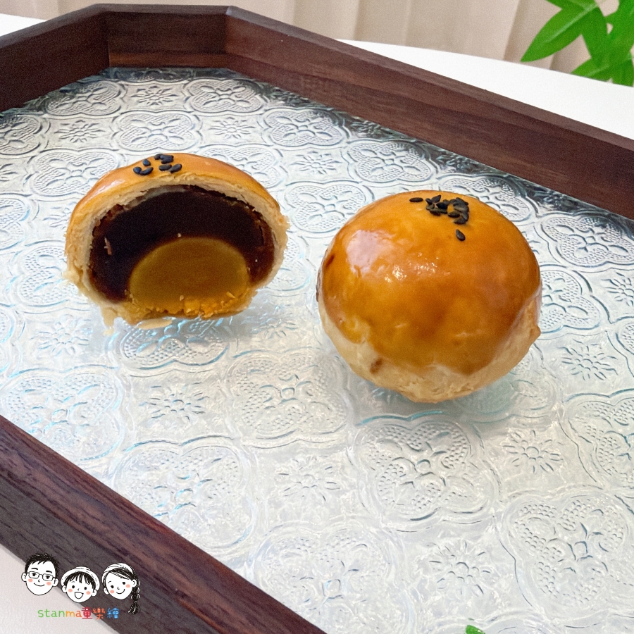 【年節送禮美食推薦】小烏龜烘培匠心蛋黃酥~一口驚豔的黃金比例!減糖不油膩、層層酥脆的極致午茶饗宴,送禮自己享用都是首選 - 第6張圖 【年節送禮美食推薦】小烏龜烘培匠心蛋黃酥~一口驚豔的黃金比例!減糖不油膩、層層酥脆的極致午茶饗宴,送禮自己享用都是首選