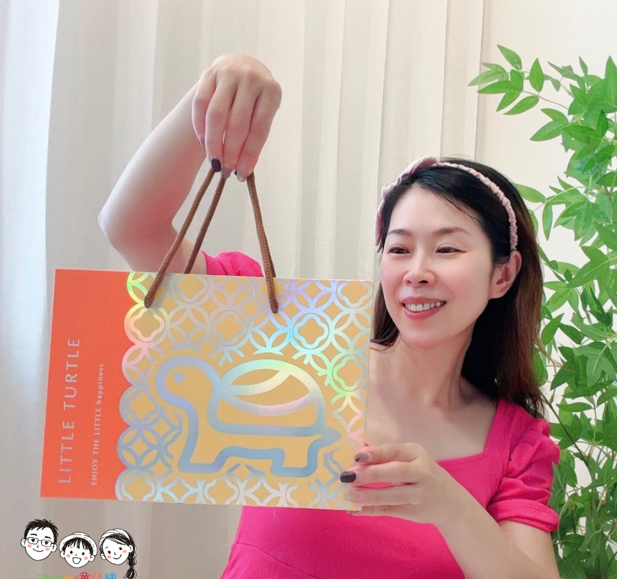 【年節送禮美食推薦】小烏龜烘培匠心蛋黃酥~一口驚豔的黃金比例!減糖不油膩、層層酥脆的極致午茶饗宴,送禮自己享用都是首選 - 第4張圖 【年節送禮美食推薦】小烏龜烘培匠心蛋黃酥~一口驚豔的黃金比例!減糖不油膩、層層酥脆的極致午茶饗宴,送禮自己享用都是首選