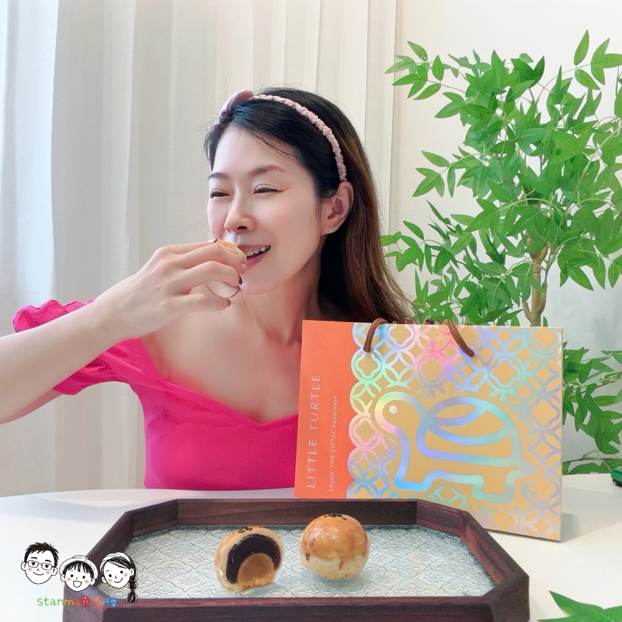 【年節送禮美食推薦】小烏龜烘培匠心蛋黃酥~一口驚豔的黃金比例!減糖不油膩、層層酥脆的極致午茶饗宴,送禮自己享用都是首選 - 第9張圖 【年節送禮美食推薦】小烏龜烘培匠心蛋黃酥~一口驚豔的黃金比例!減糖不油膩、層層酥脆的極致午茶饗宴,送禮自己享用都是首選