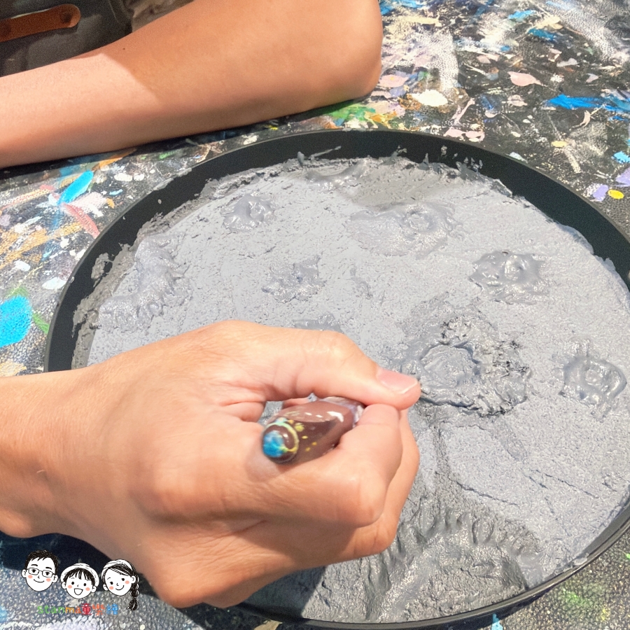 【嘉義室內景點推薦】走進70年檜木老屋做手作!口袋派對會所×NOVA手作香氛,畫畫+調香雙重療癒,親子約會一站搞定! - 第10張圖 【嘉義室內景點推薦】走進70年檜木老屋做手作!口袋派對會所×NOVA手作香氛,畫畫+調香雙重療癒,親子約會一站搞定!