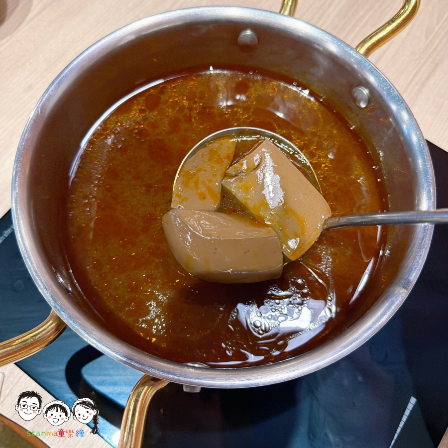 【高雄楠梓美食】里歐牛排&鍋物（藍田店）極致雙重享受！香煎厚切嫩肩牛排、高CP值海陸火鍋一次滿足，自助吧也無限享用啦！