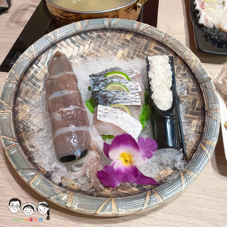 【高雄楠梓美食】里歐牛排&鍋物（藍田店）極致雙重享受！香煎厚切嫩肩牛排、高CP值海陸火鍋一次滿足，自助吧也無限享用啦！