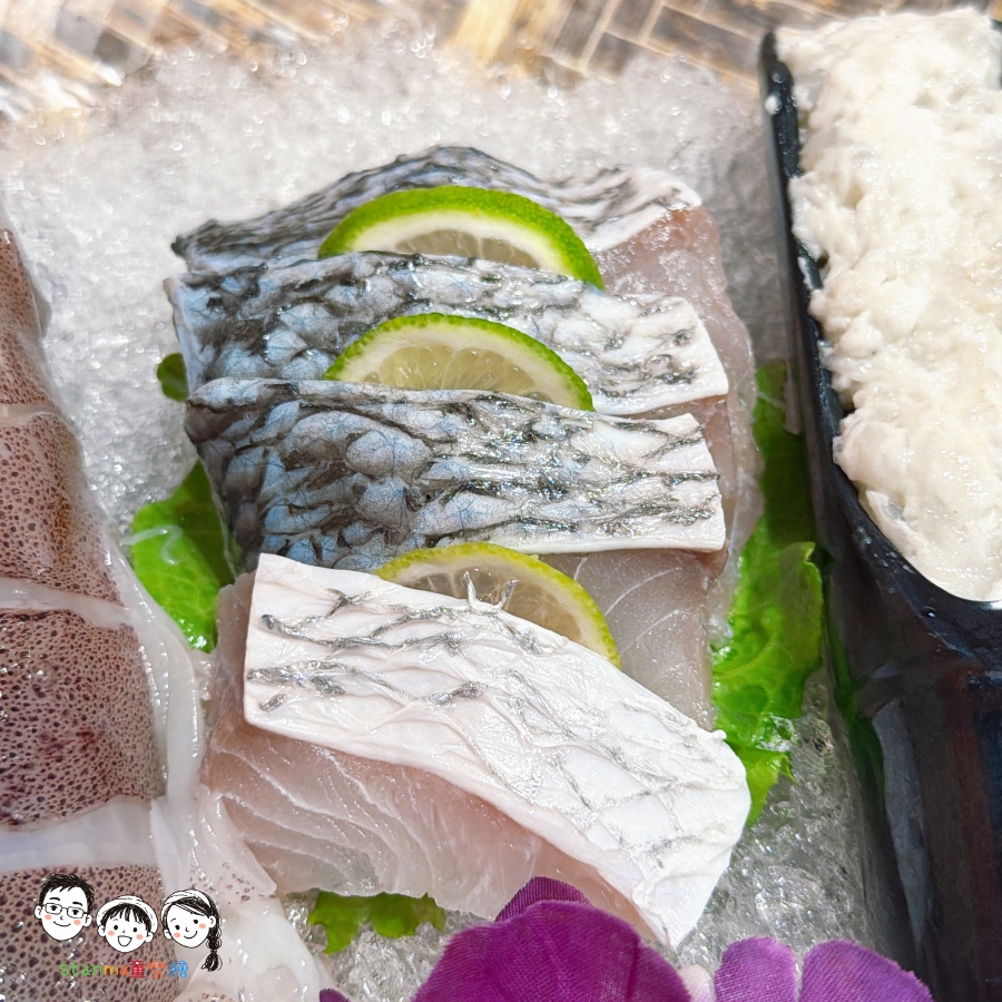 【高雄楠梓美食】里歐牛排&鍋物（藍田店）極致雙重享受！香煎厚切嫩肩牛排、高CP值海陸火鍋一次滿足，自助吧也無限享用啦！